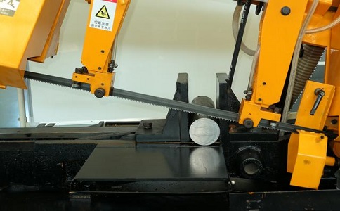 台山数控带锯床自动送料精度会出现偏差吗？