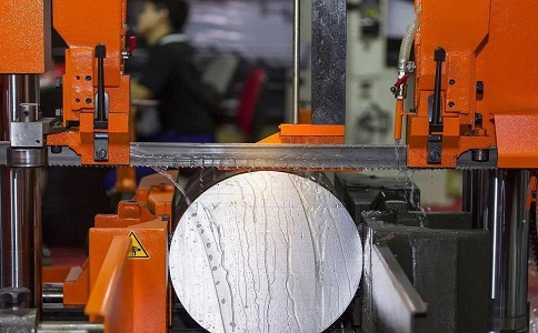 台山立式金属带锯床切削出现跑带故障解决方法！